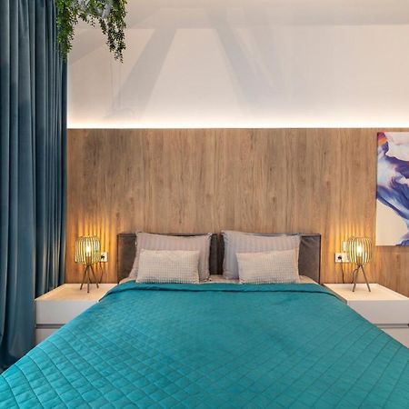Stylish 1 Bedroom Studio Near Most City Dnipro Esterno foto
