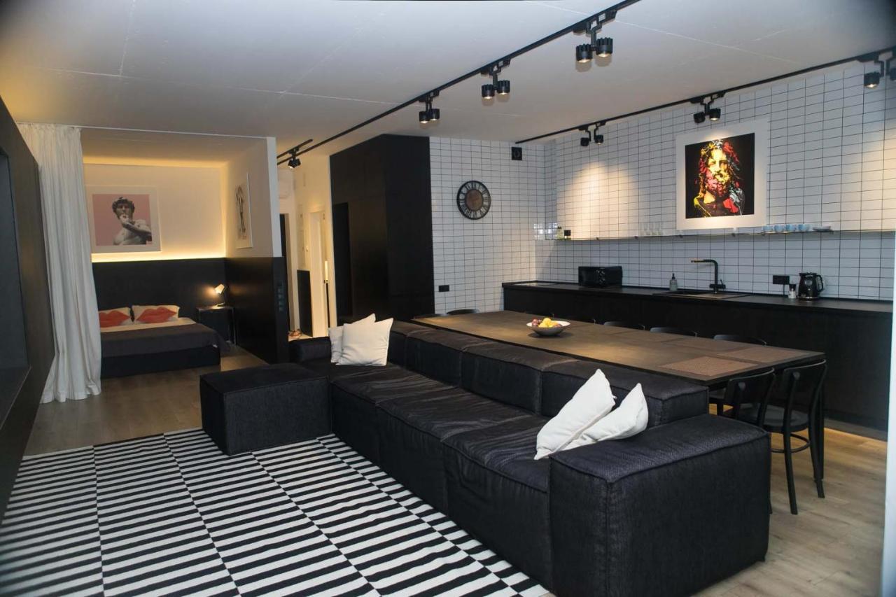 Stylish 1 Bedroom Studio Near Most City Dnipro Esterno foto