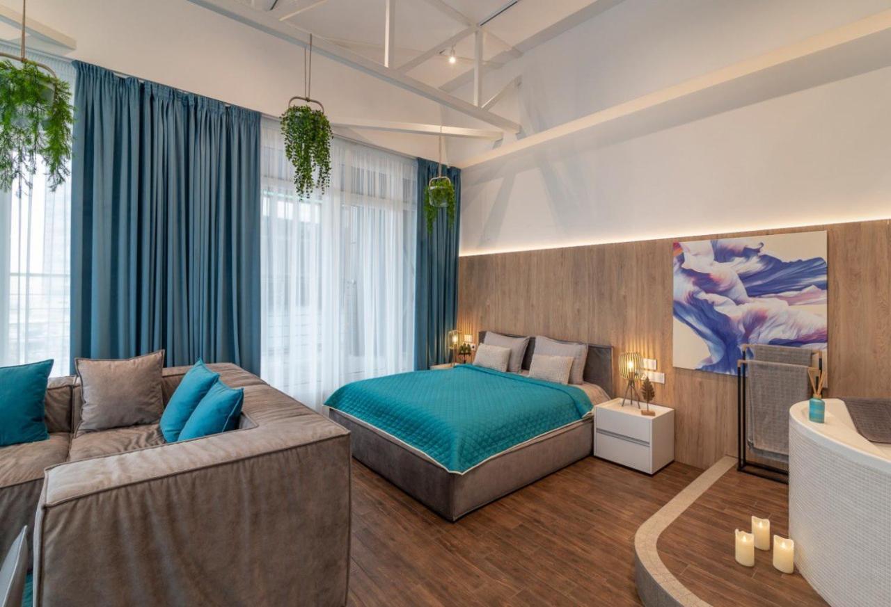 Stylish 1 Bedroom Studio Near Most City Dnipro Esterno foto