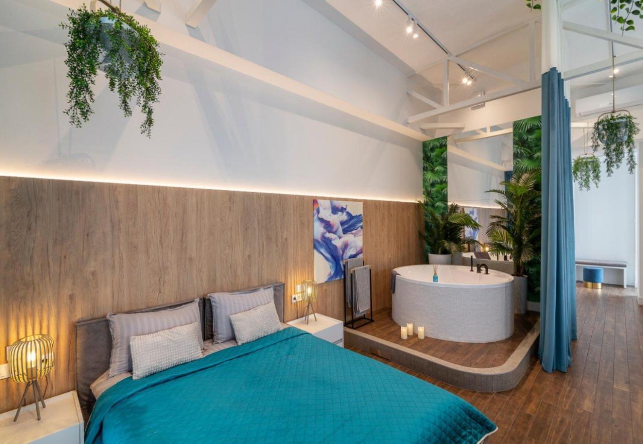 Stylish 1 Bedroom Studio Near Most City Dnipro Esterno foto